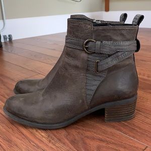 Arnold Churgin ankle boots